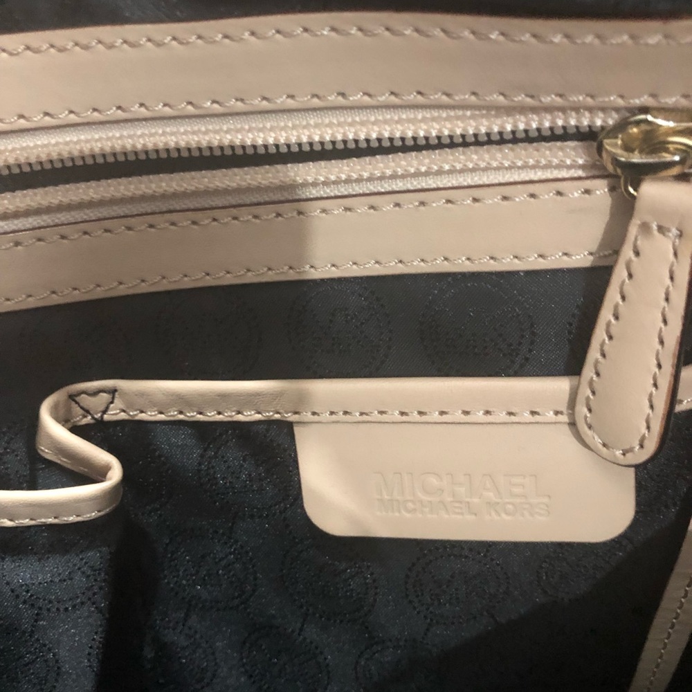 Michael Kors Jet Set Shiny Tote - Picture 4 of 4